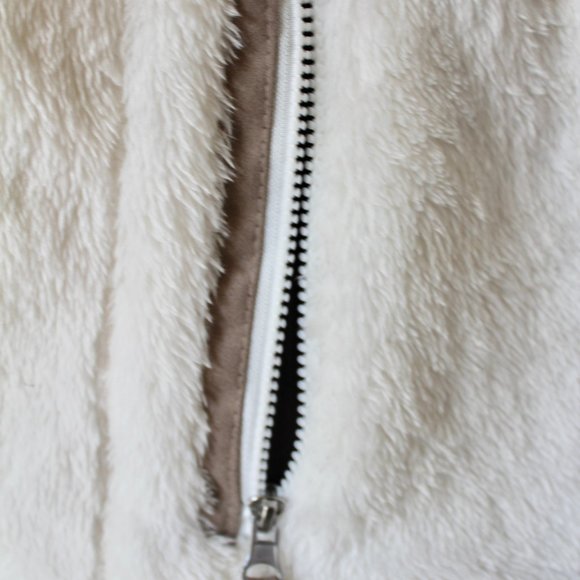 Cozy White Flannel Vest - Picture 4 of 7